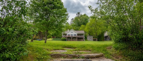 Welcome to Temenos on the New River in Crumpler NC.