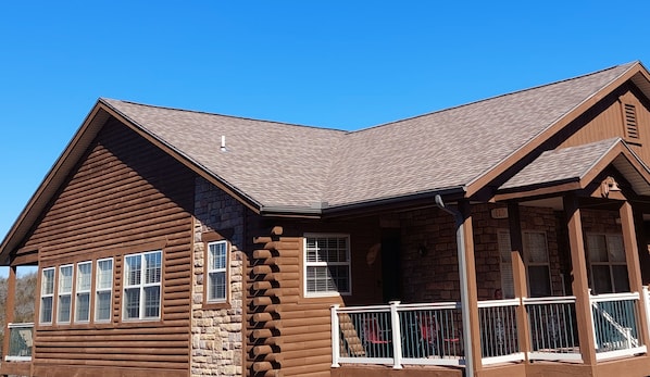 Walk-in Log Cabin by Silver Dollar City & Table Rock Lake! No steps or stairs!