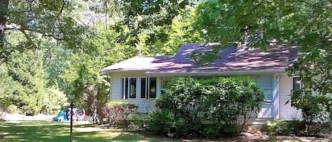 Spacious, shaded yard