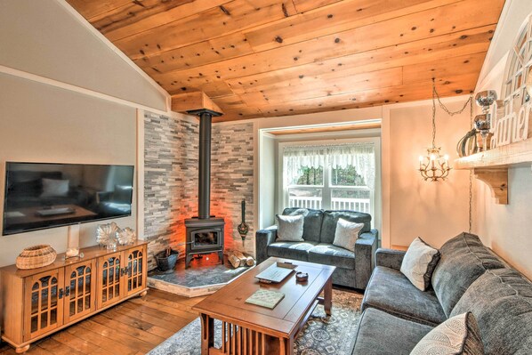 Murphy Vacation Rental | 3BR | 2BA | Stairs Required | 1,000 Sq Ft