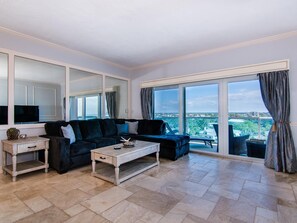 Spacious living room