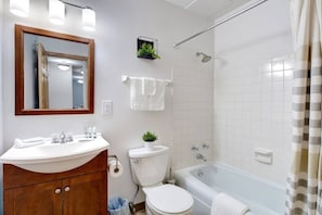 Immerse yourself in a long hot shower with the excellent water pressure in the shower!