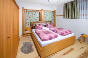 Ferienwohnung Nr.3 für 4 Personen-Schlafzimmer