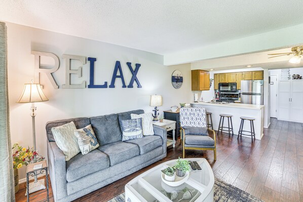 Reeds Spring Vacation Rental | 2BR | 2BA | 867 Sq Ft | Stairs to Access