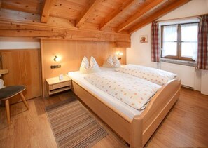 Ferienwohnung Sonntagshorn 73qm, Balkon, Küche, 2 Schlaf- und 1 Wohnzimmer, WLAN-Schlafzimmer