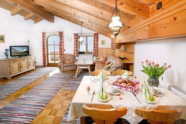 Ferienwohnung Sonntagshorn 73qm, Balkon, Küche, 2 Schlaf- und 1 Wohnzimmer, WLAN-Wohnzimmer