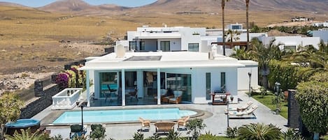 Bright and Spacious Puerto Calero Villa | 3 Bedrooms | Villa Viejo Dos | Private Pool & Wonderful Scenic Views | Lanzarote