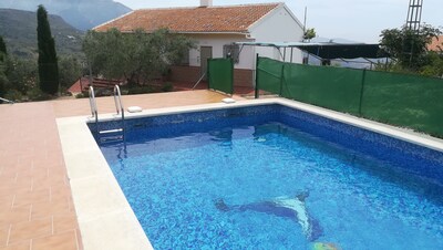 CASA RURAL EL CERRO con piscina y barbacoa para 4-6 personas