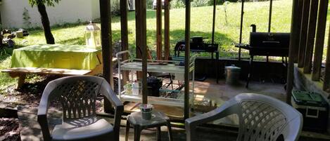 Kerosene Pizza Oven, Charcoal BBQ, Dutch Oven Stand, Prep Station, Deck & Table.