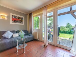 Property, Window, Wood, Interior Design, Comfort, Architecture, Shade, Living Room, Flooring, Floor