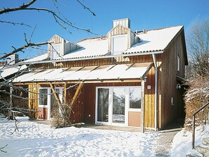 Gebäude, Himmel, Eigentum, Schnee, Fenster, Tür, Haus, Baum, Schatten, Pflanze