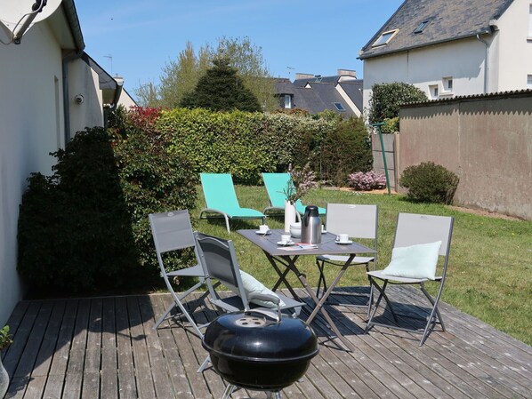 Plante, Meubles, Table, Propriété, Ciel, Chaise, Bâtiment, Tableau De Plein Air, Arbre, Mobilier De Jardin