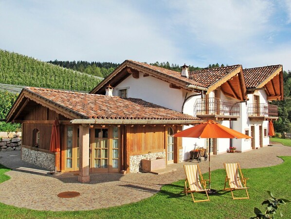 Ciel, Nuage, Plante, Bâtiment, Propriété, Fenêtre, Maison, Lot Terre, Arbre, Herbe