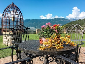 Cloud, Sky, Flower, Plant, Nature, Natural Landscape, Biome, Grass, Outdoor Furniture, Leisure