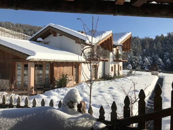 Himmel, Schnee, Daytime, Eigentum, Fenster, Gebäude, Haus, Steigung, Pflanze, Einfrieren