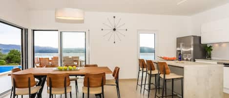 Room, Furniture, Dining Room, Property, Interior Design, Building, Floor, Ceiling, Table, Real Estate
