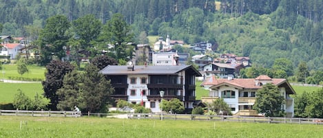 Verde, Paesino Di Montagna, Casa, Casa, Hill Station, Paesaggio Naturale, Proprietà, Area Rurale, Estate, Catena Montuosa