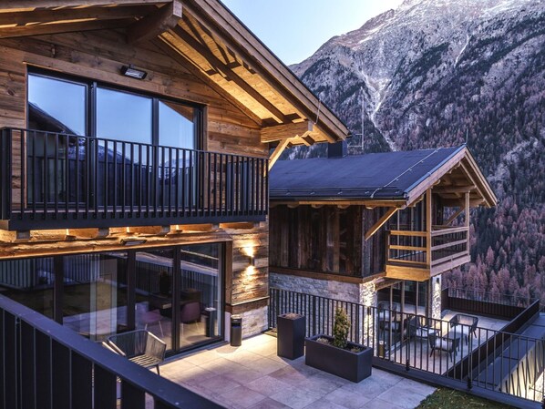 Himmel, Eigentum, Fenster, Gebäude, Holz, Berg, Grundeigentum, Wohngebiet, Fassade, Hütte