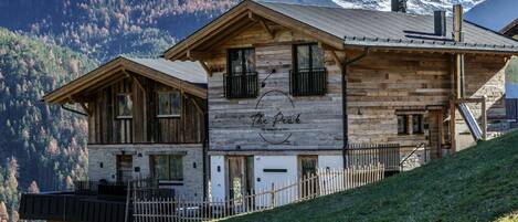 Building, Mountain, Property, Window, Sky, Ecoregion, Plant, Natural Landscape, House, Wood