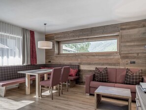 Zimmer, Eigentum, Möbel, Interior Design, Gebäude, Haus, Tabelle, Fussboden, Decke, Wohnzimmer