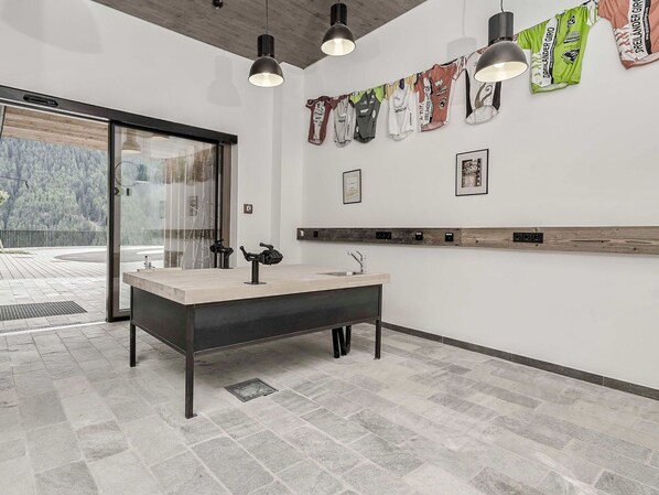 Gebäude, Tabelle, Bilderrahmen, Interior Design, Holz, Flooring, Fussboden, Rechteck, Haus, Halle