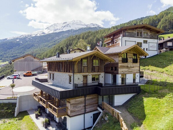 Nuage, Ciel, Plante, Montagne, Bâtiment, Propriété, Fenêtre, Maison, Lot Terre, Arbre