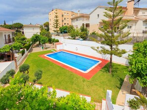 Eigentum, Schwimmbad, Grundeigentum, Gebäude, Wohnung, Wohngebiet, Haus, Gras, Eigentumswohnung, Resort