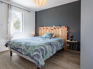 Furniture, Building, Window, Comfort, Bed Frame, Wood, Interior Design, Textile, Lighting, House