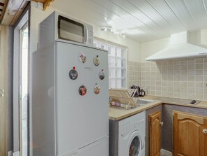 Property, Room, Ceiling, Furniture, Kitchen, House, Building, Real Estate, Cabinetry, Interior Design