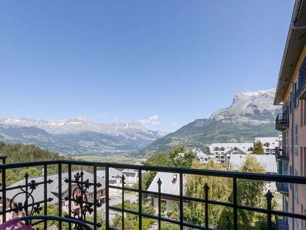 Mountainous Landforms, Mountain, Property, Sky, Mountain Range, Alps, Vacation, Tree, House, Real Estate
