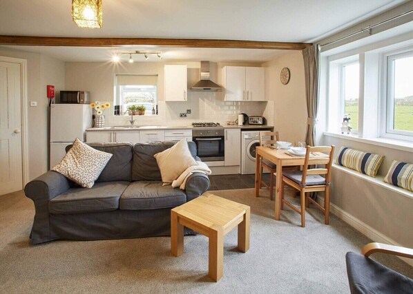 Cosy Cottage, Emley - Host & Stay