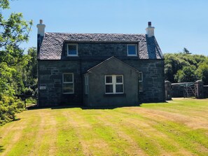 Front garden at Ellary Farm 
