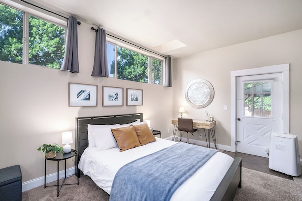 Bedroom | Queen Bed with Laptop-friendly Workspace