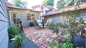 Back Patio | Outdoor Dining with Seating for 4!