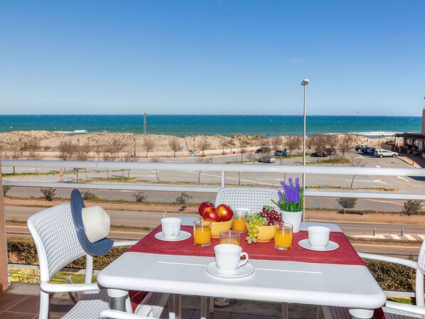 Vacation, Property, Ocean, Sky, Furniture, Sea, Table, Azure, Turquoise, Summer