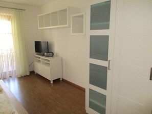 Einzimmer-Appartement (30 qm) mit überdachtem Südbalkon-App. 8 Wohnbereich