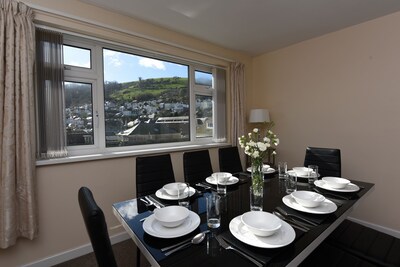 Riverside 6 - Two Bedroom Apartment, Sleeps 8