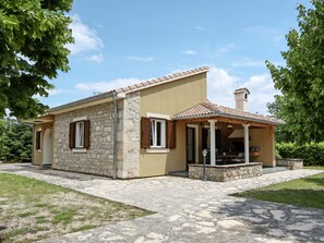 Property, House, Home, Building, Real Estate, Cottage, Architecture, Estate, Residential Area, Facade