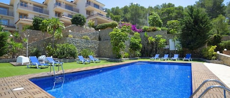 Swimming Pool, Property, Building, Real Estate, Resort, Leisure, Town, Residential Area, Azure, Vacation