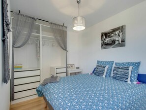 Bâtiment, Propriété, Meubles, Confort, Bleu, Maison, Bois, Design Intérieur, Éclairage, Cadre De Lit