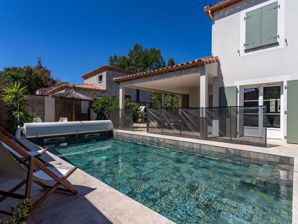 L'Eau, Ciel, Propriété, Bâtiment, Plante, Fenêtre, Piscine, Arbre, Maison, Mobilier De Jardin