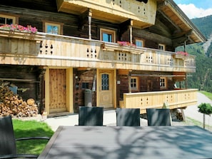 Gebäude, Eigentum, Fenster, Pflanze, Holz, Baum, Tür, Haus, Rad, Berg
