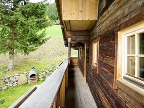 Pflanze, Fenster, Gebäude, Holz, Baum, Haus, Hütte, Abstellgleis, Eisenbahn, Gras