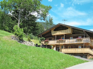 Himmel, Pflanze, Wolke, Gebäude, Baum, Natürliche Landschaft, Grundstueck, Haus, Steigung, Holz
