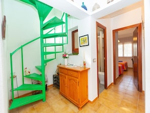 Zimmer, Eigentum, Gebäude, Interior Design, Haus, Möbel, Bett, Decke, Grundeigentum, Fussboden