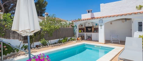 Agua, Cielo, Propiedad, Planta, Edificio, Nube, Piscina, Árbol, Barrio Residencial, Hierba