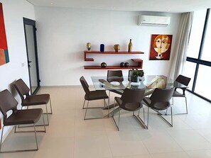 Villa Beverly Hills - dining-room
