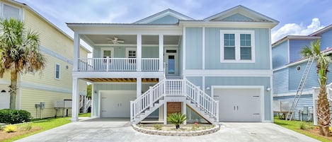 Welcome to The SALTY SEAHORSE!
** 5 bedrooms, 4 full baths & parking for 4 cars