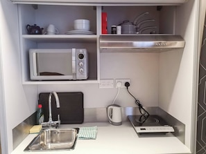 Kitchenette has all you'll need for a quick breakfast or midnight snack
