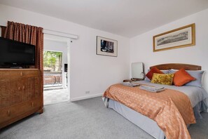 This Art Deco studio is a perfect space for anyone looking to stay in Southsea.